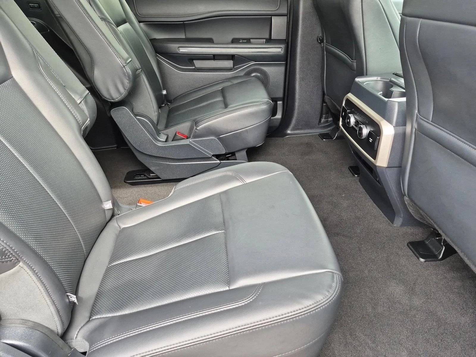 Used 2024 Dark Matter Gray Metallic Ford XLT image 23