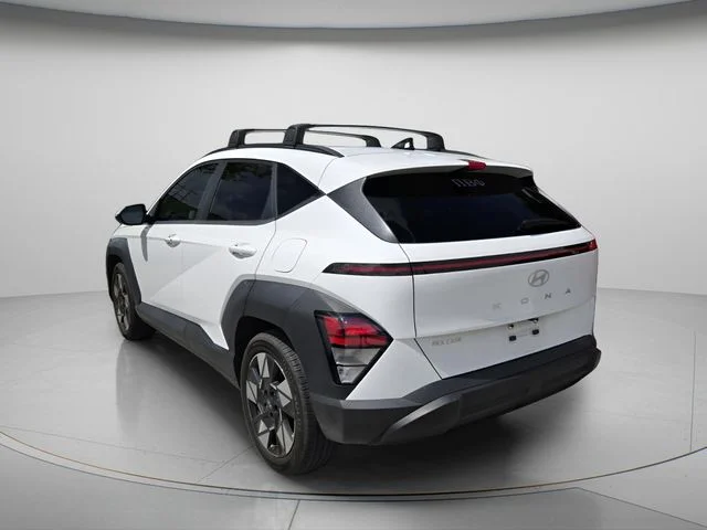 Used 2024 White Hyundai SEL image 7