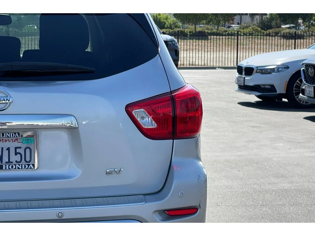 Used 2017 Brilliant Silver Metallic Nissan SV image 16