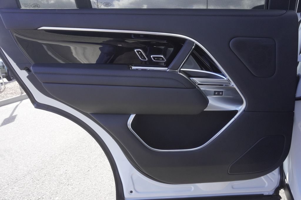 New 2026 Fuji White Land Rover SE image 28