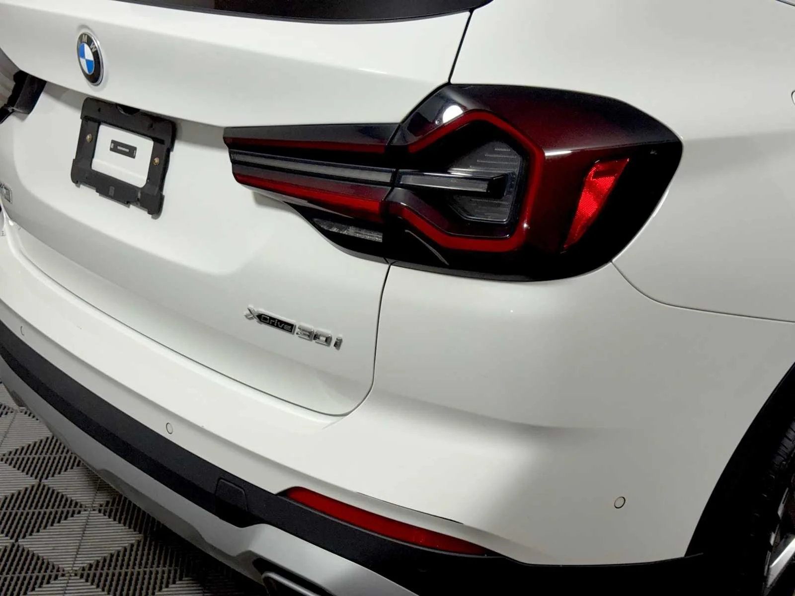 Used 2024 Alpine White BMW xDrive30i image 28