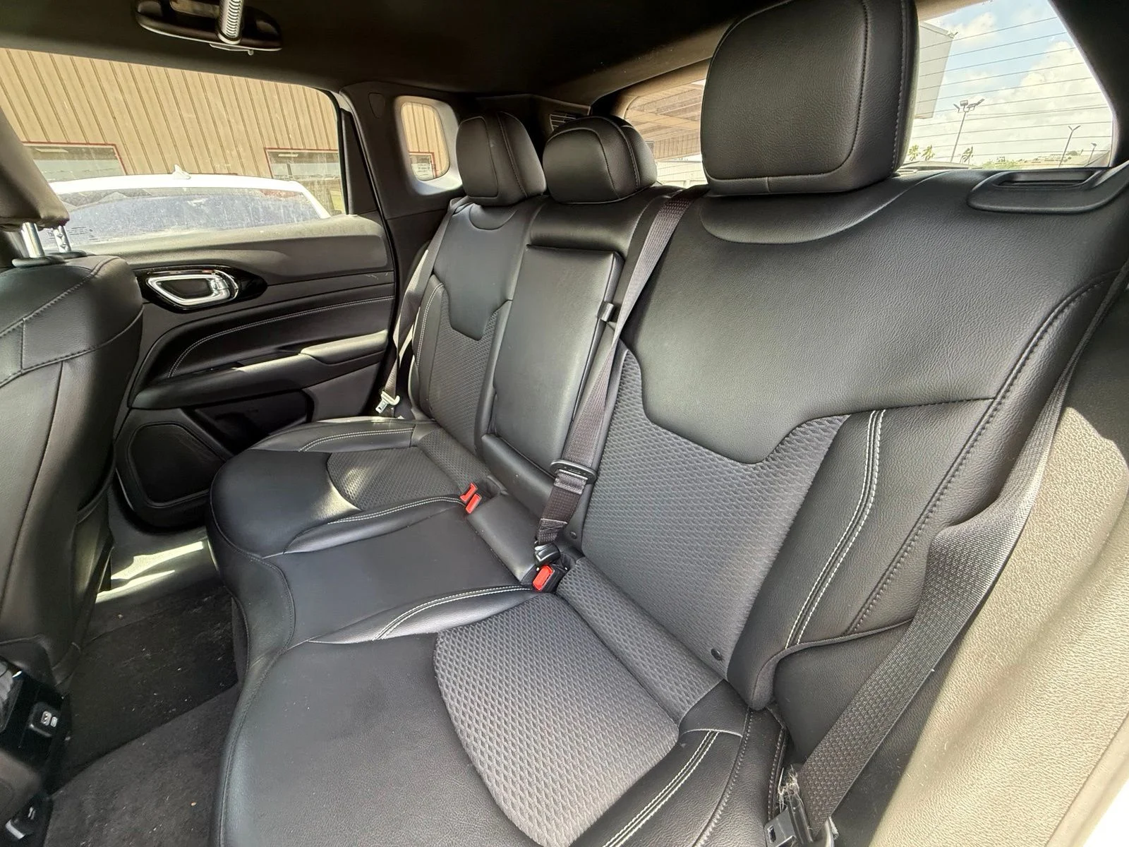 Used 2023 White Jeep Latitude image 13