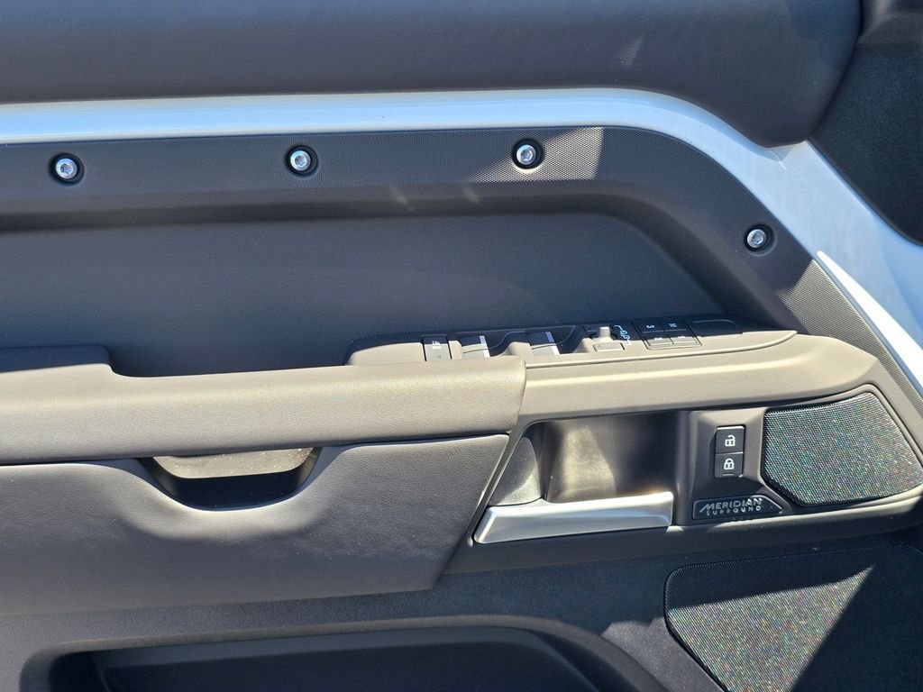 New 2026 Fuji White LAND ROVER X-Dynamic SE image 30