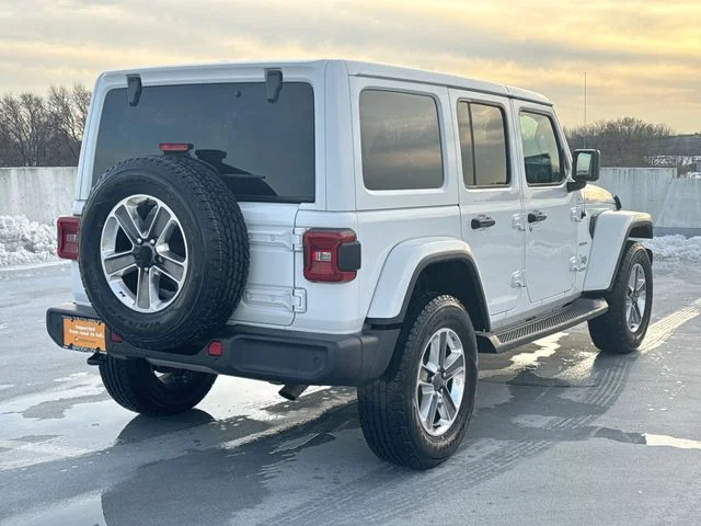 Used 2022 White Jeep Unlimited Sahara image 7