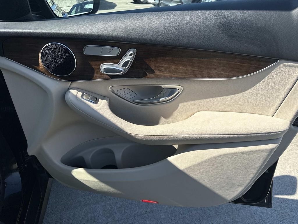 Certified Used 2022 Black Mercedes-Benz GLC 300 image 10
