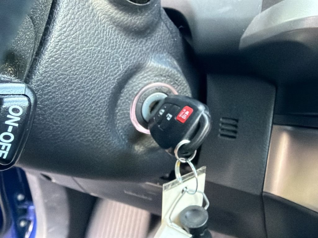Used 2022 Blue Toyota SR5 image 12