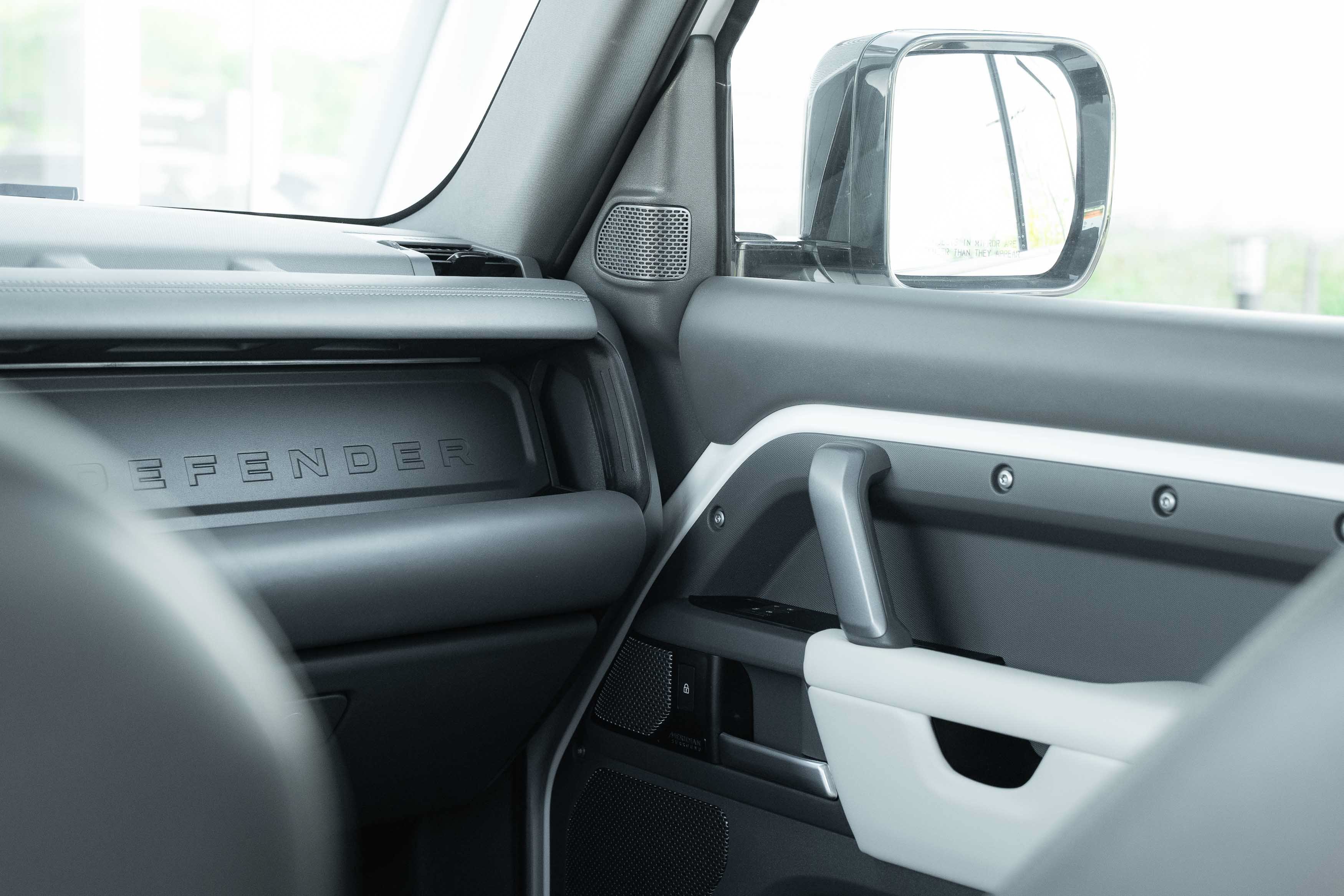 Used 2023 Fuji White Land Rover X-Dynamic SE image 15