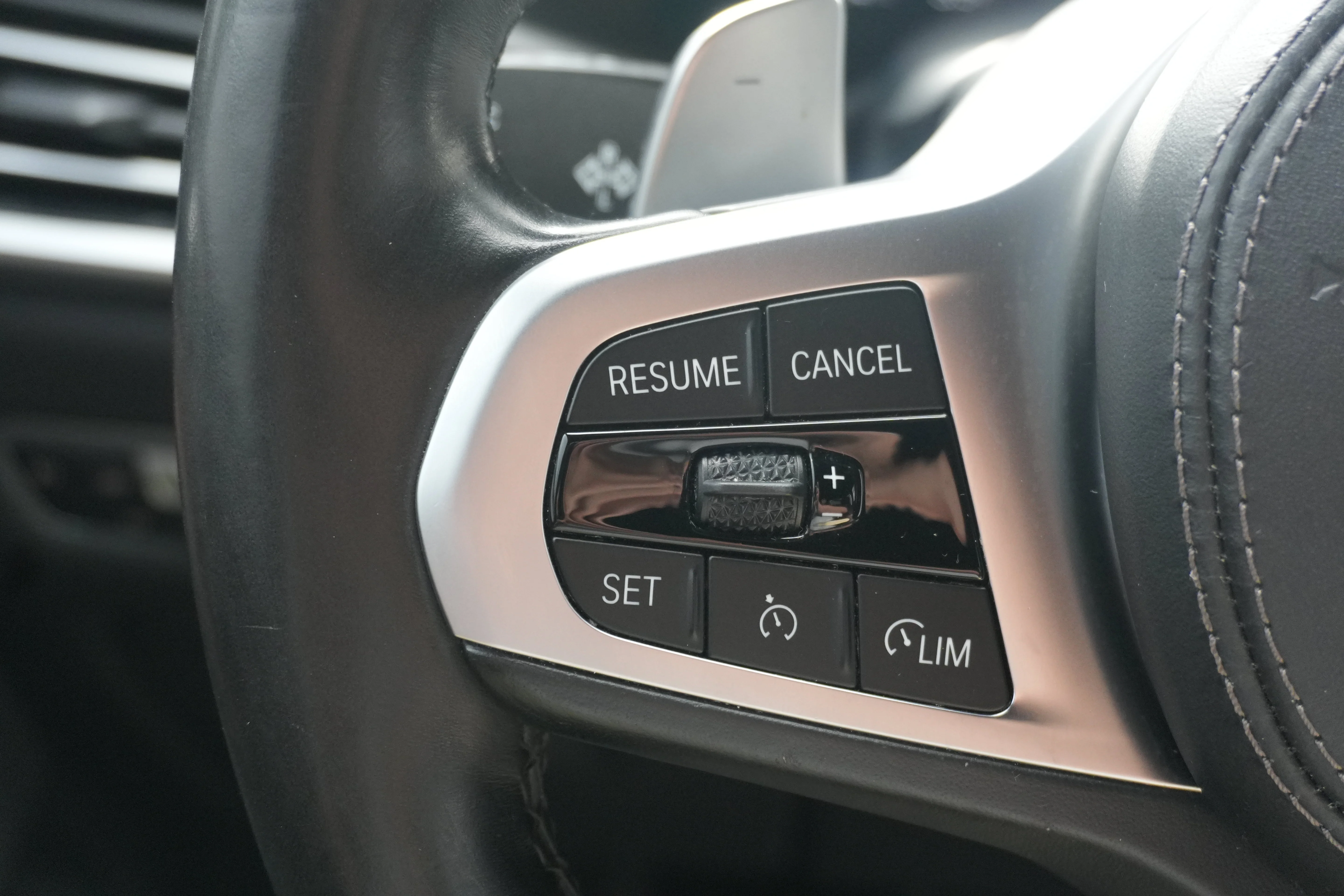 Used 2019 Tanzanite Blue II Metallic BMW xDrive40i image 34