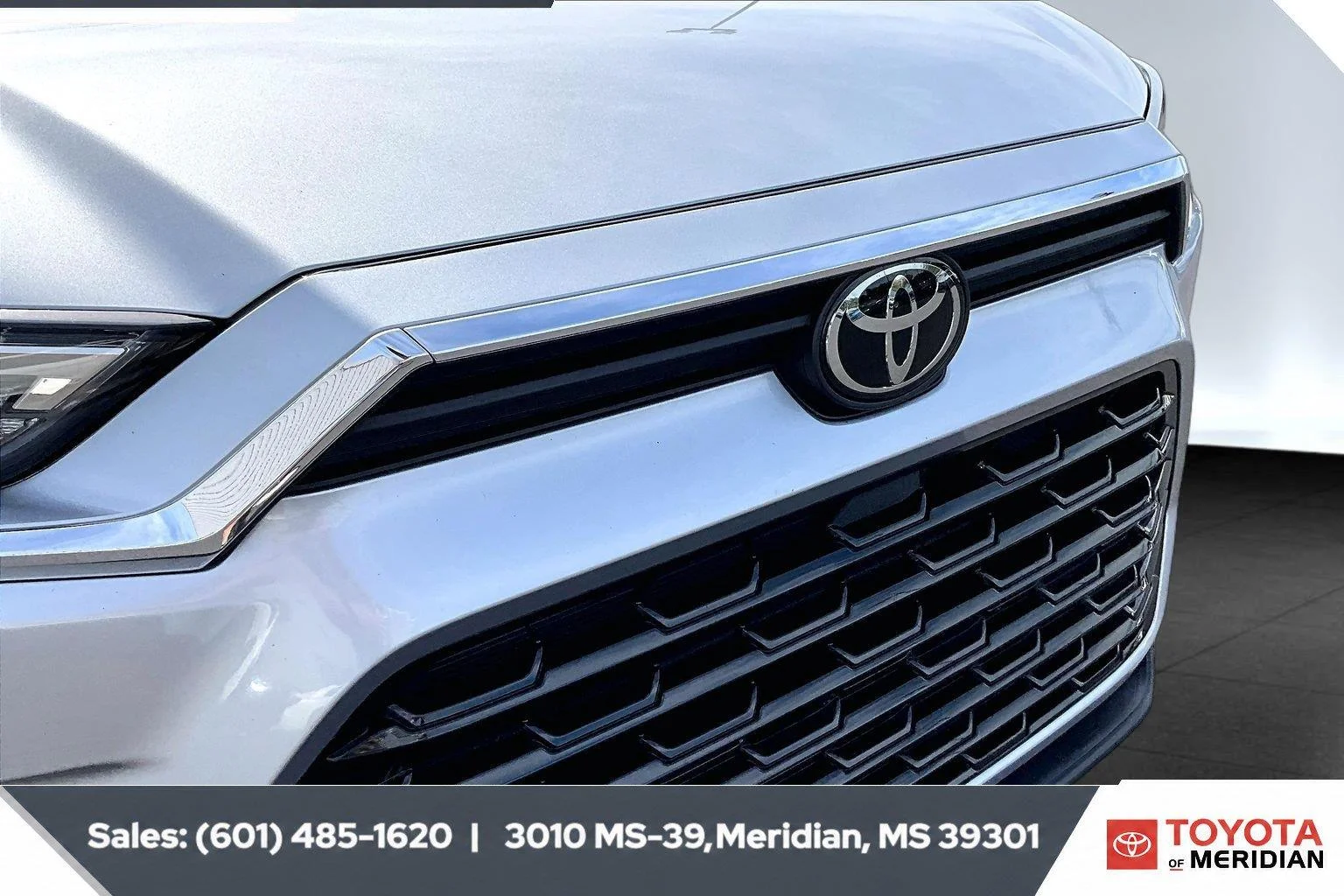 Used 2025 Celestial Silver Metallic Toyota XLE image 22