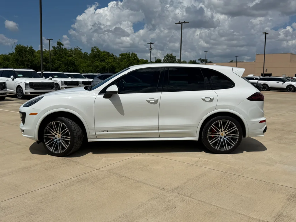 Used 2017  Porsche GTS image 2