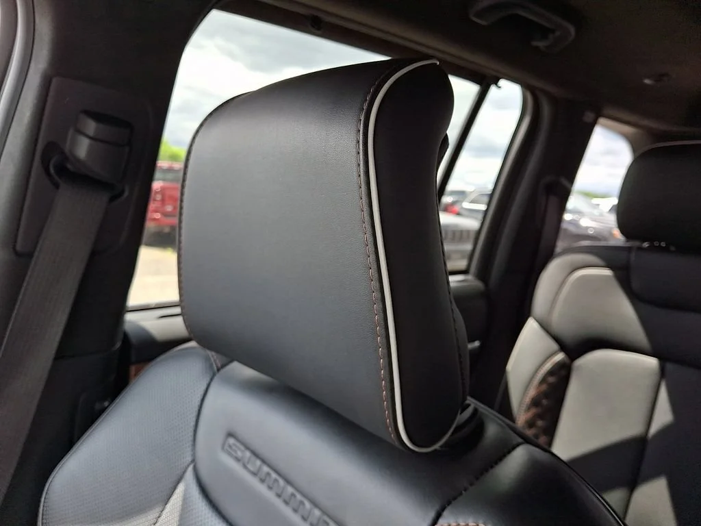 Used 2023 Diamond Black Crystal Pearlcoat Jeep Summit Reserve image 18