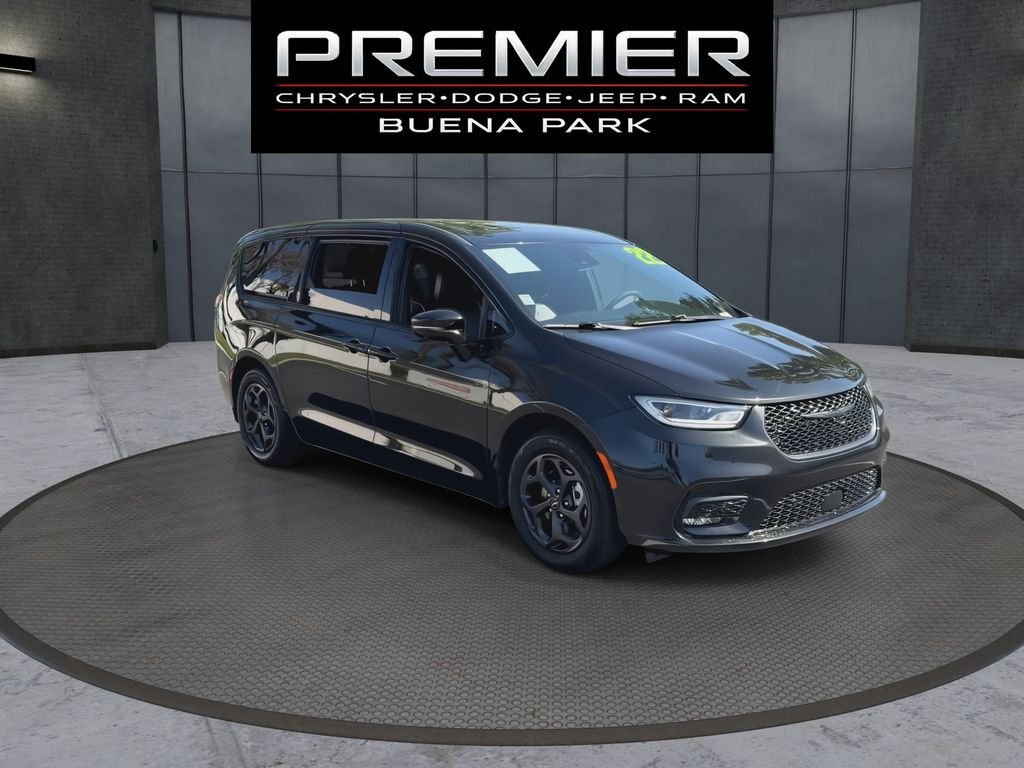 Used 2022 Chrysler Pacifica Hybrid Limited with VIN 2C4RC1S7XNR238482 for sale in Buena Park, CA