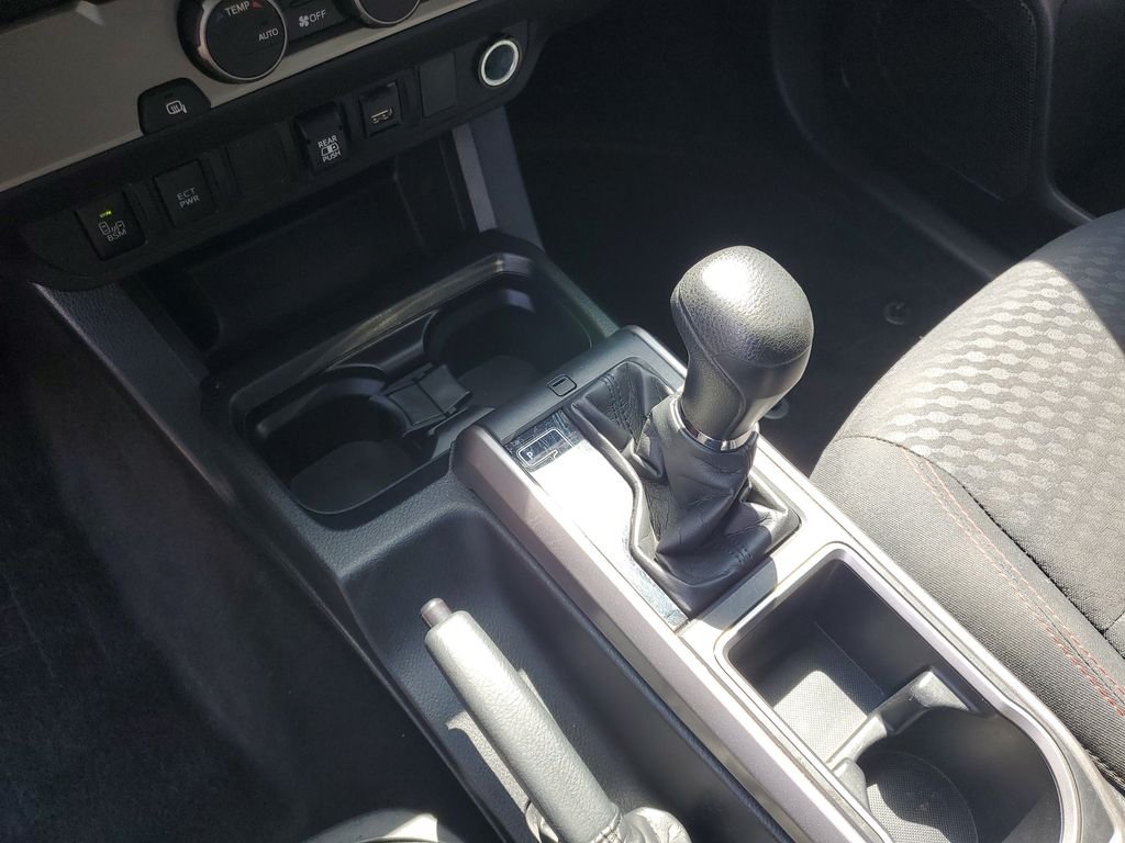 Used 2022 Silver Toyota SR5 image 21