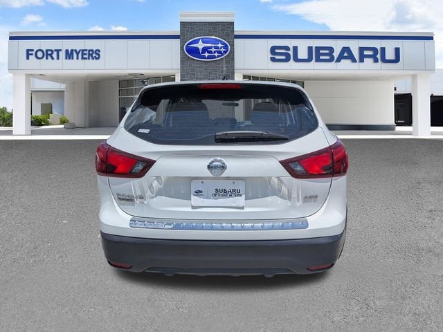 Used 2018 White Nissan S image 5