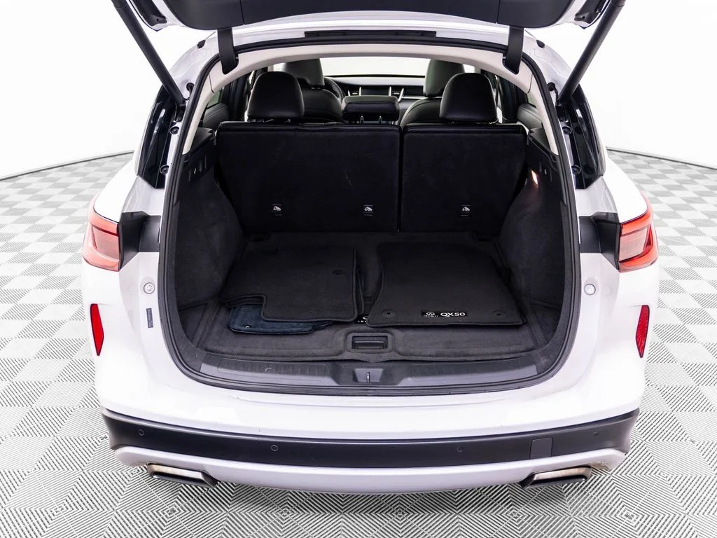 Used 2019 White INFINITI ESSENTIAL image 34
