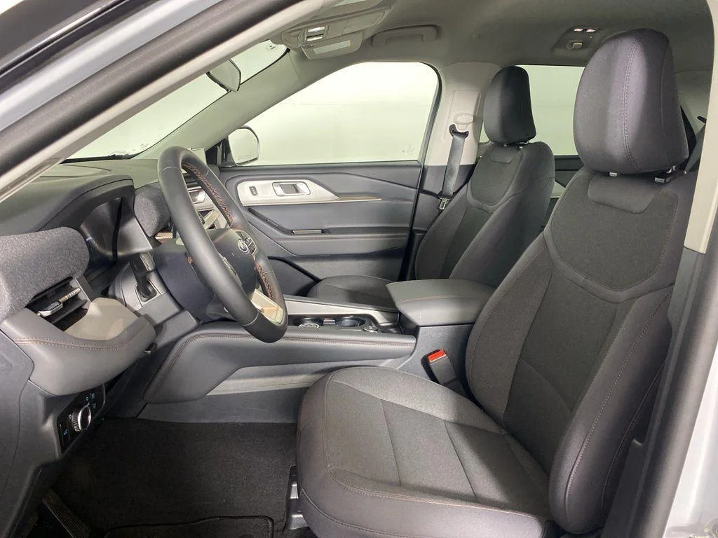 Used 2026 Star White Ford Active image 12