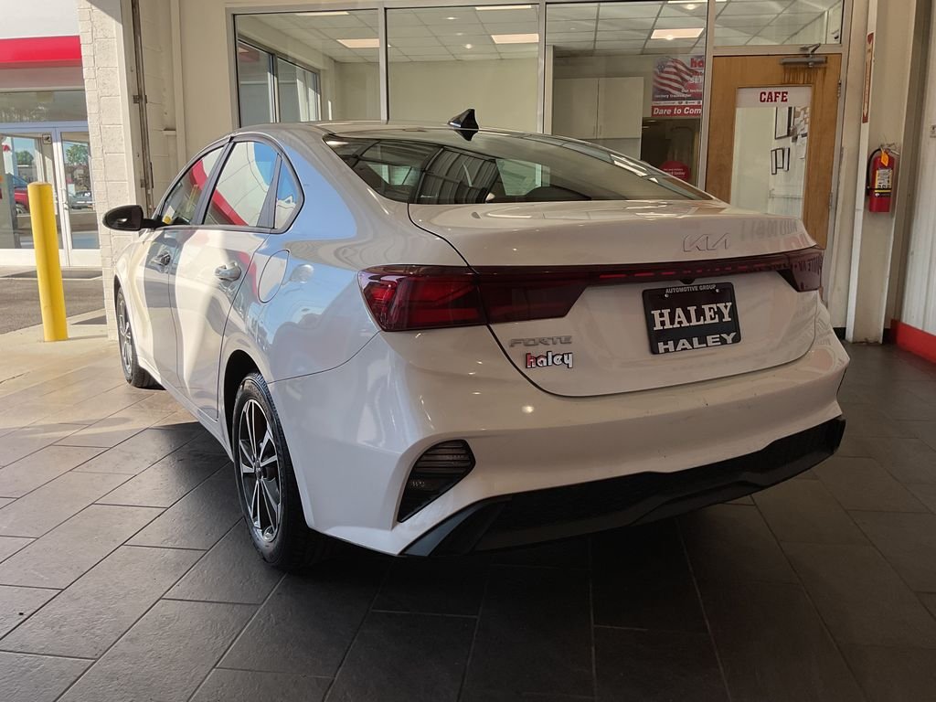 Used 2023 White Kia LXS image 6