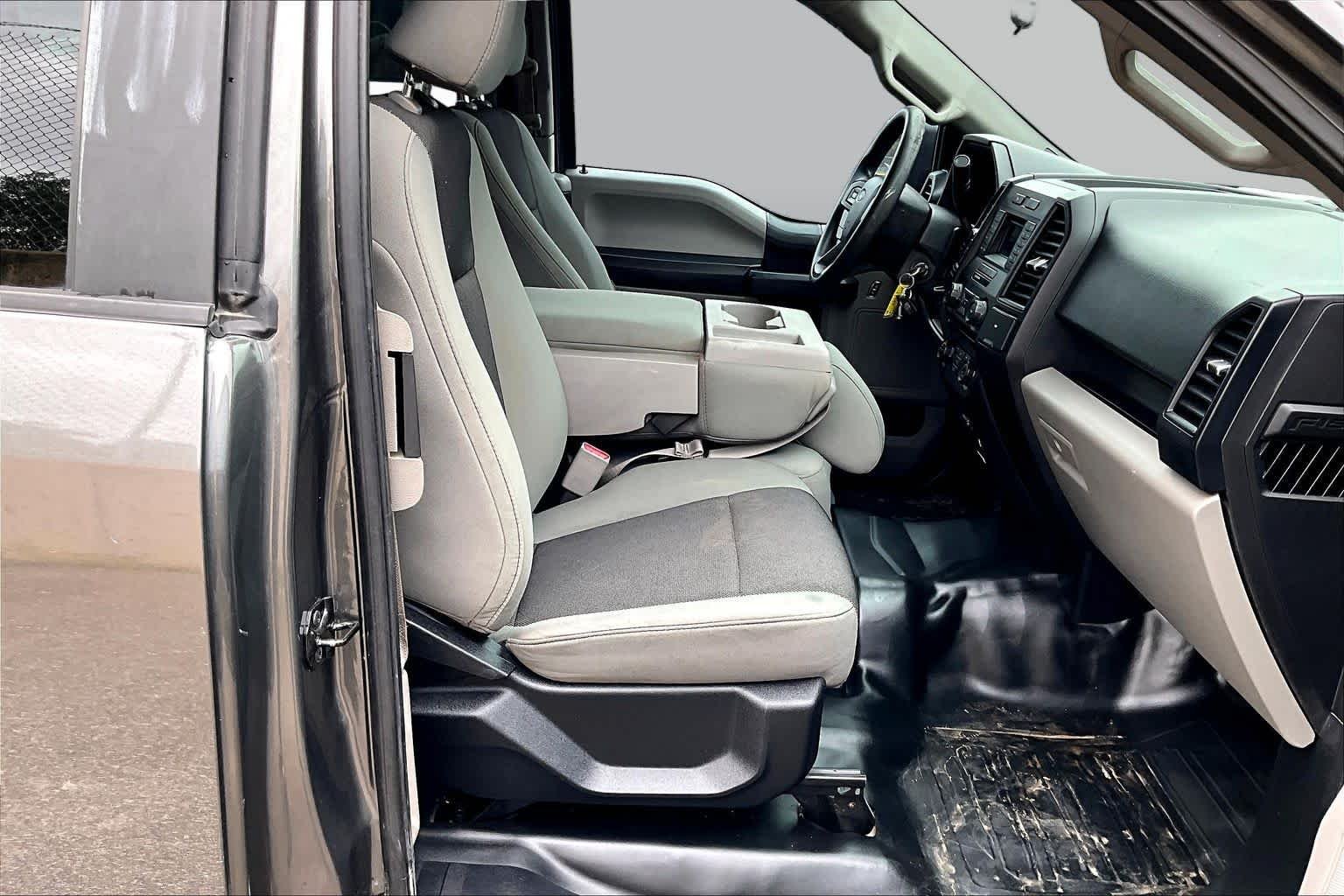Used 2015 Magnetic Metallic Ford XL image 9