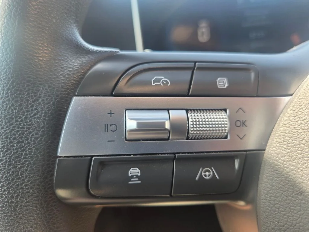 Used 2025 Silver Hyundai SEL image 13
