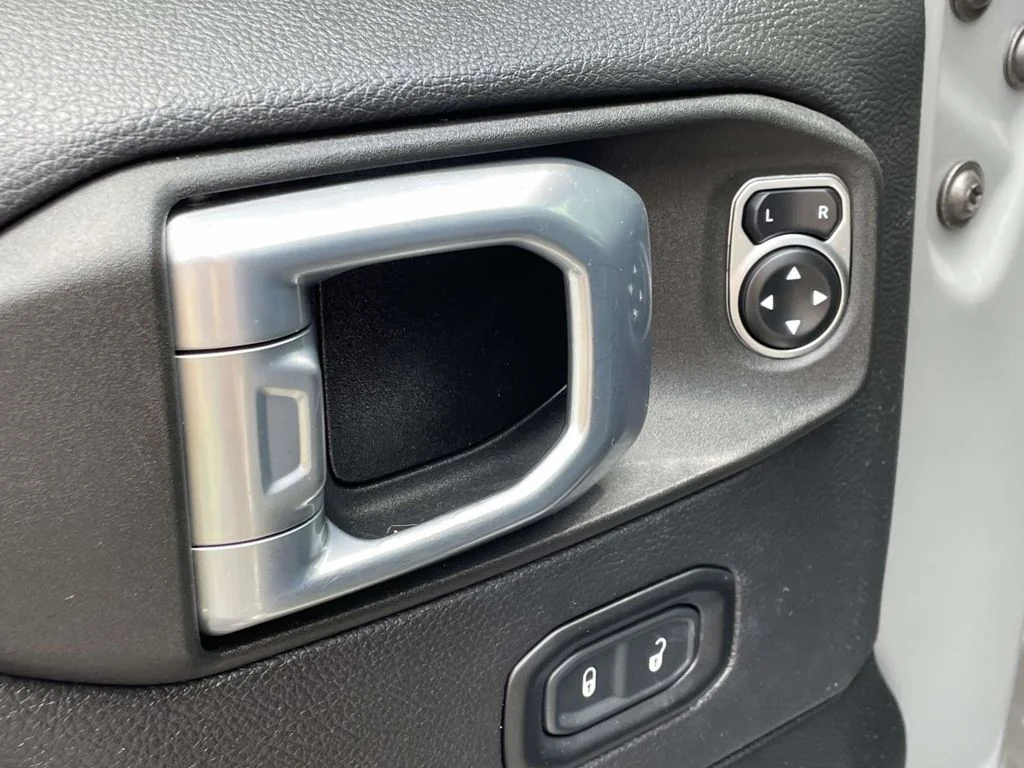 Used 2022 Gray Jeep Unlimited Sahara image 24