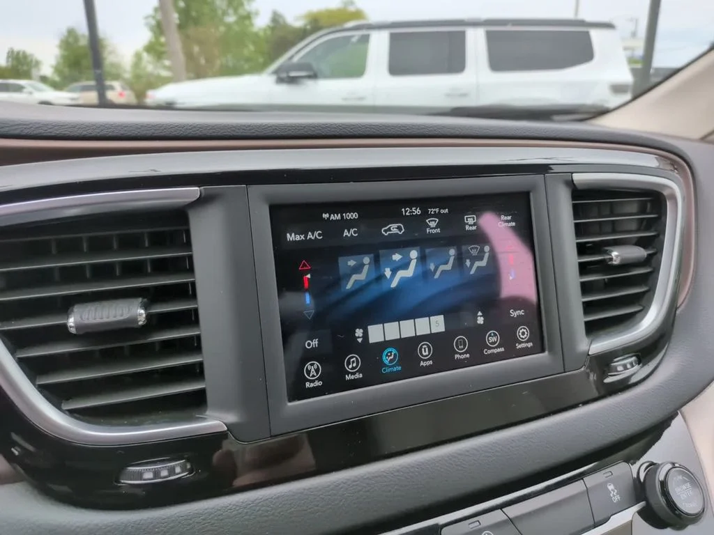 Used 2021 White Chrysler LXI image 22