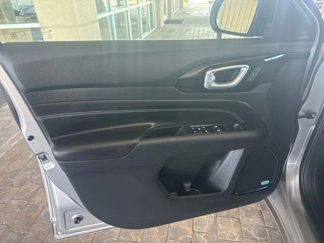 Used 2022 Silver Jeep High Altitude image 23