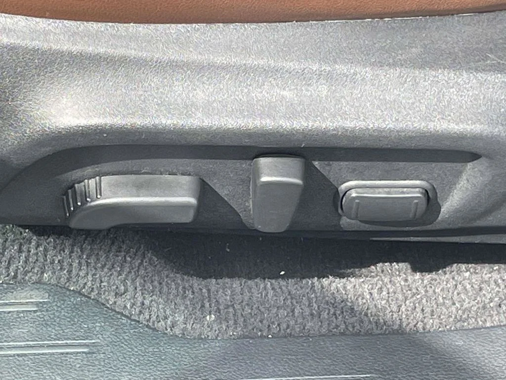 Certified Used 2019 White Subaru 3.6R image 14