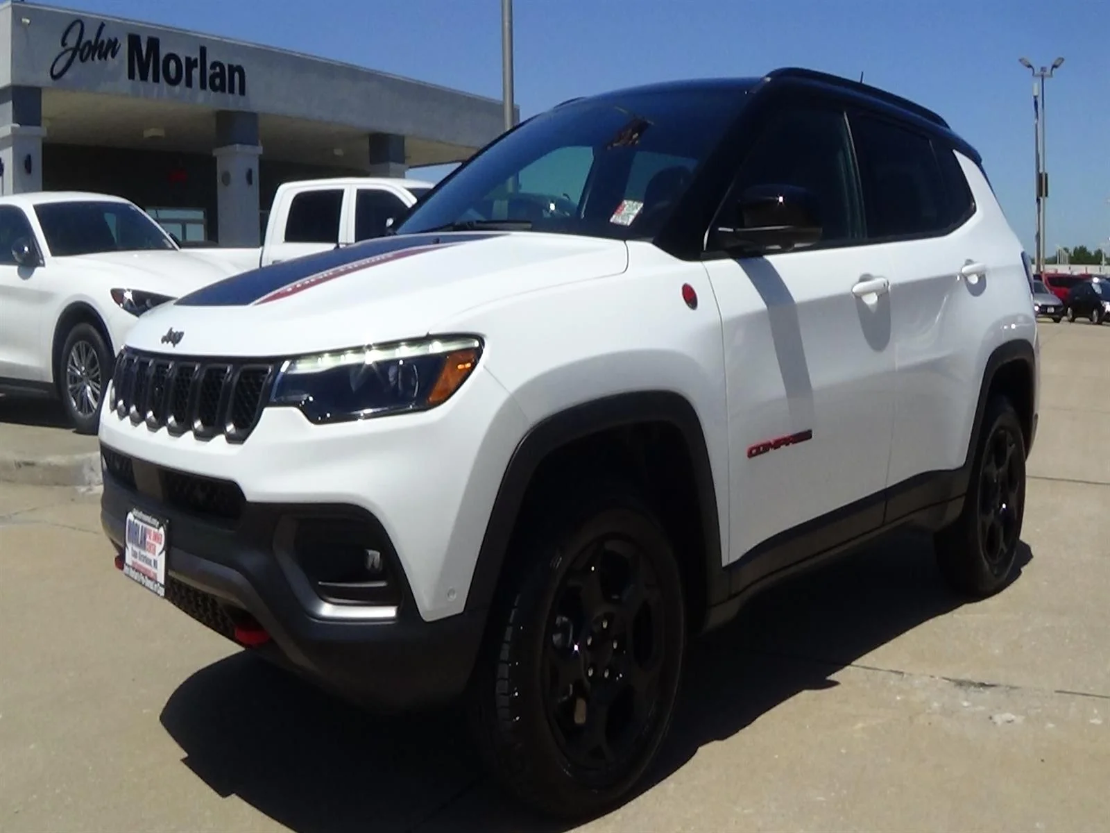 Certified Used 2024 Bright White Clear Coat (pw7) Jeep Trailhawk image 2