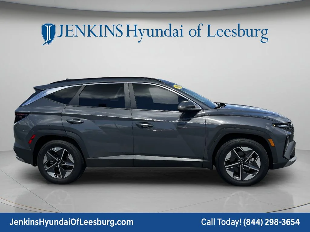 Used 2025 Gray Hyundai SEL Convenience image 3