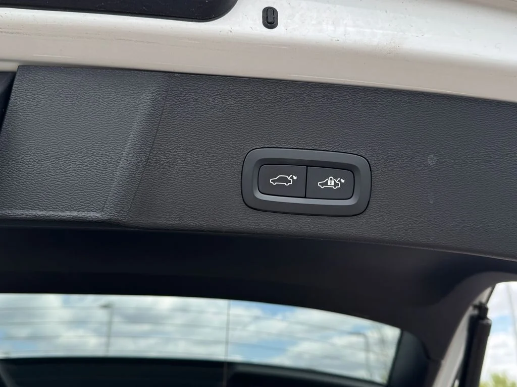 2025 Volvo EX40 Plus - Photo 12