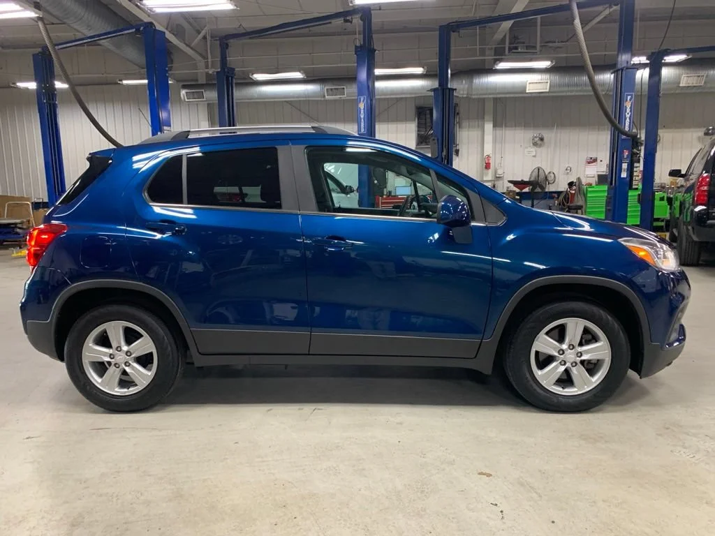 Used 2019 PACIFIC BLUE METALLIC Chevrolet LT image 10