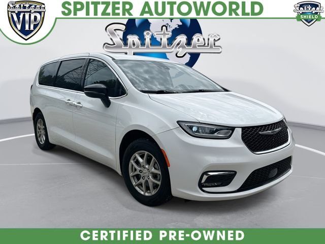 2024 Chrysler Pacifica Touring L's photo