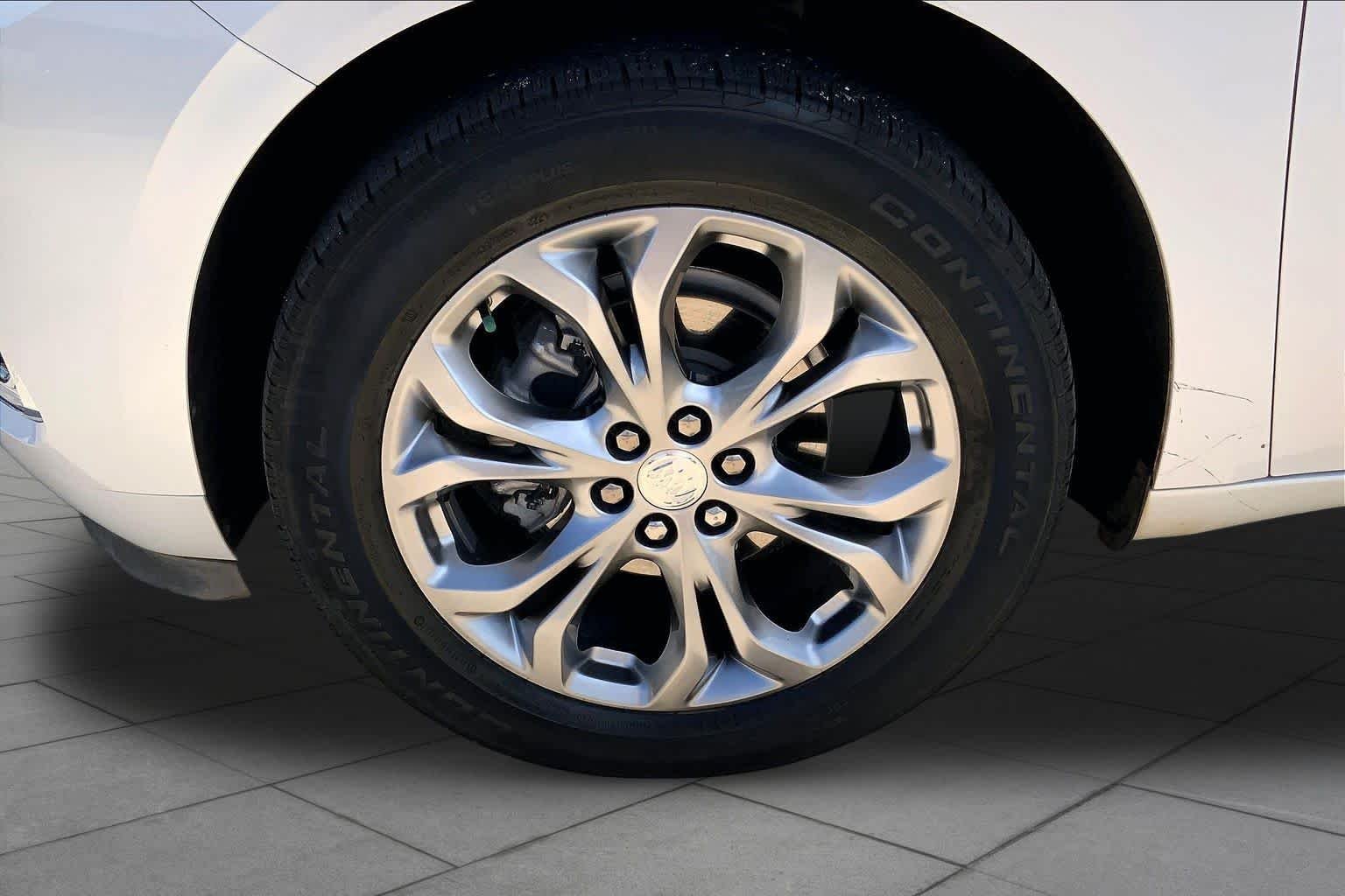 Used 2021 White Frost Tricoat Buick Avenir image 10