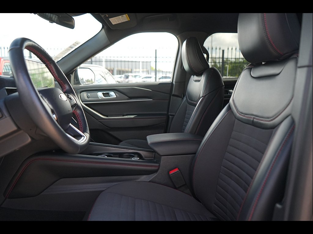 Used 2025 Agate Black Ford ST-Line image 11