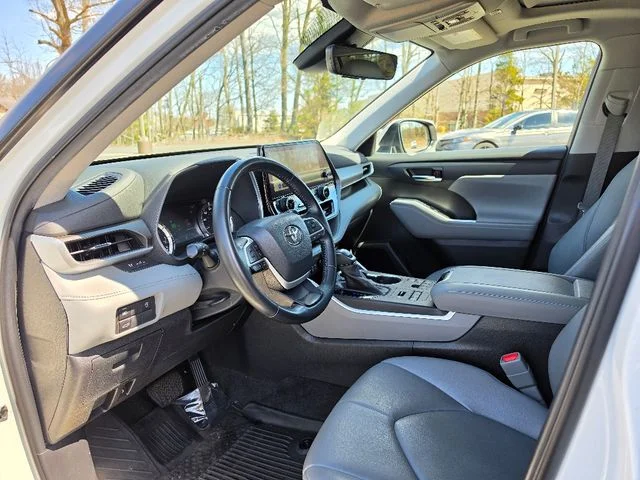 Used 2023 Beige Toyota XLE image 20
