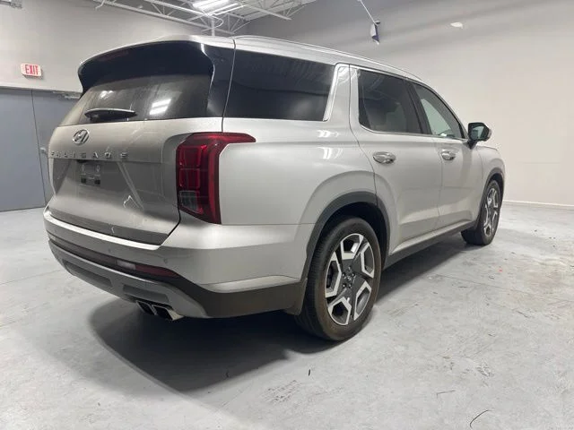 Used 2025 Silver Hyundai SEL Premium image 5