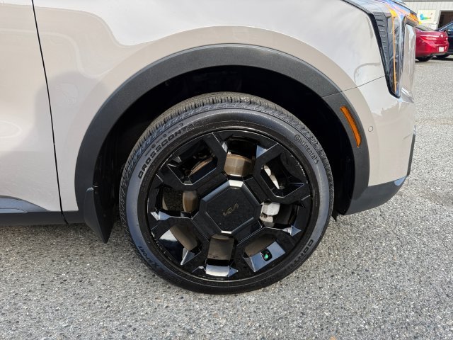 Used 2025 Wolf Gray Kia X-Line SX Prestige image 28