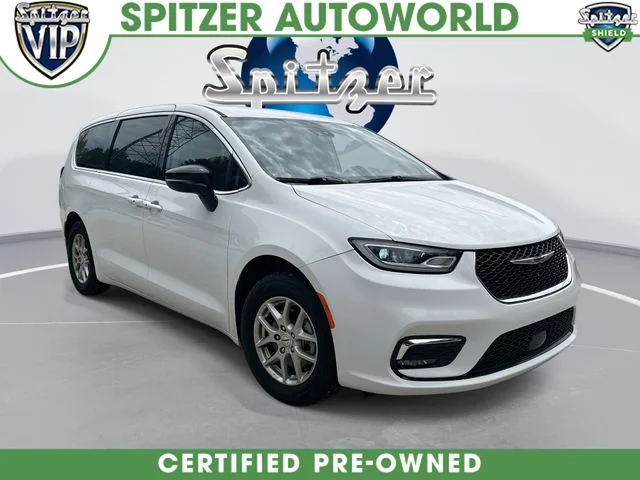 2024 Chrysler Pacifica Touring L's photo
