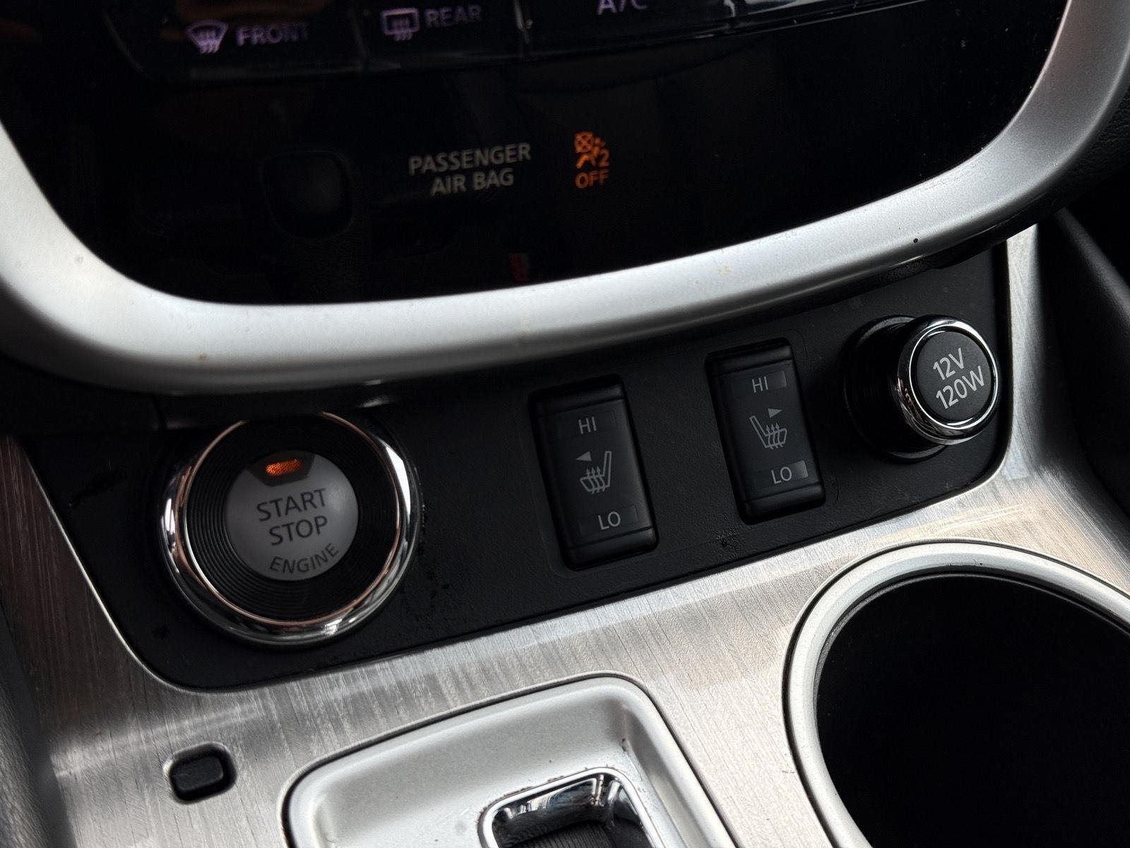 Used 2016 Pearl White Nissan SL image 16