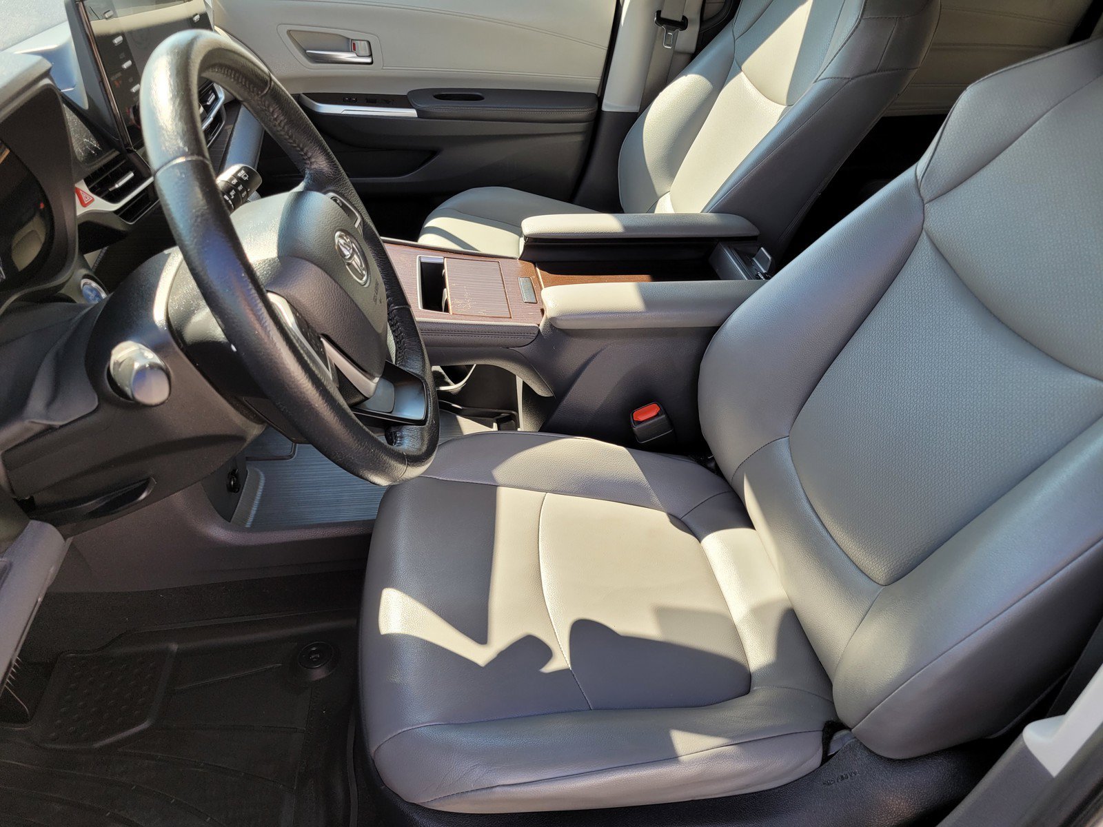 Used 2022 Silver Toyota XLE image 16
