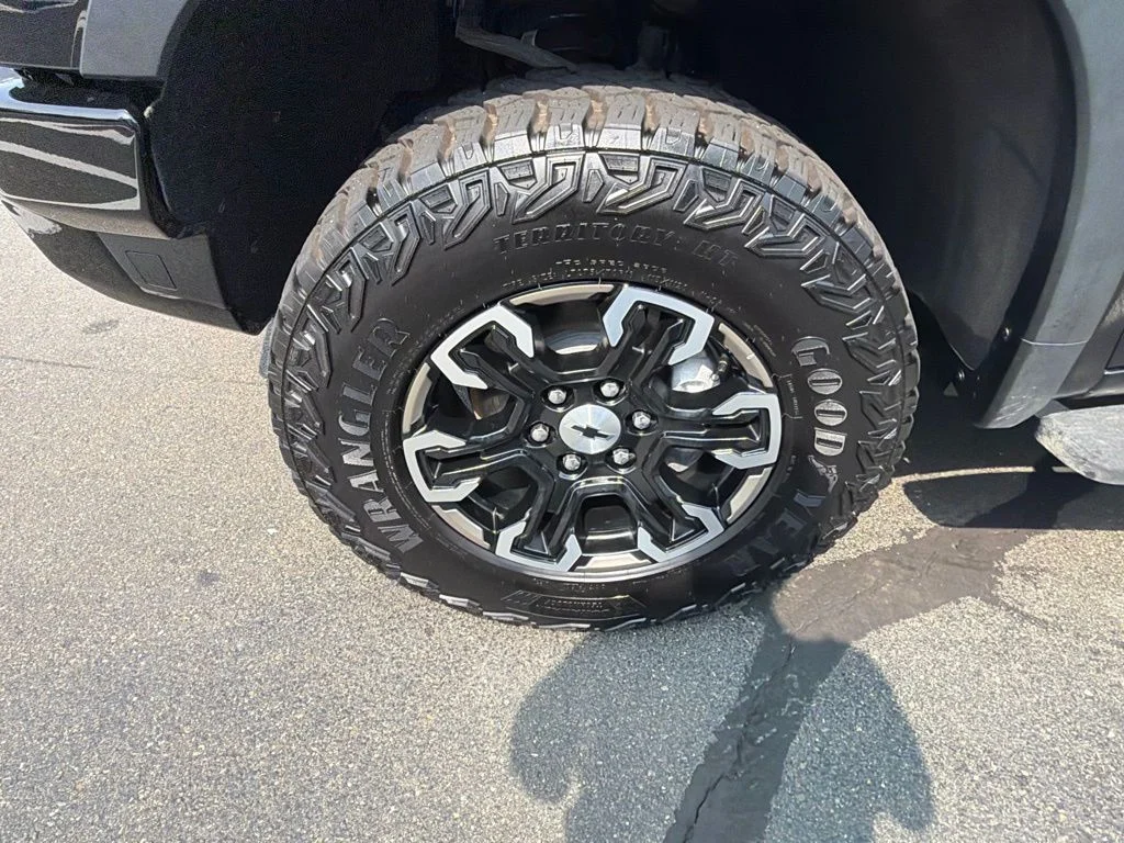 Used 2025 Black Chevrolet ZR2 image 36