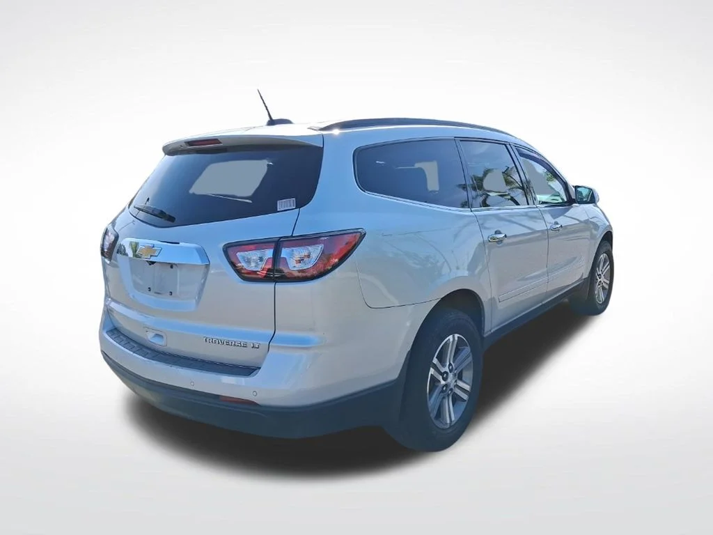 Used 2016 Silver Chevrolet 2LT image 8