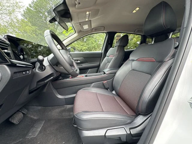 Used 2025 White Nissan SR image 11