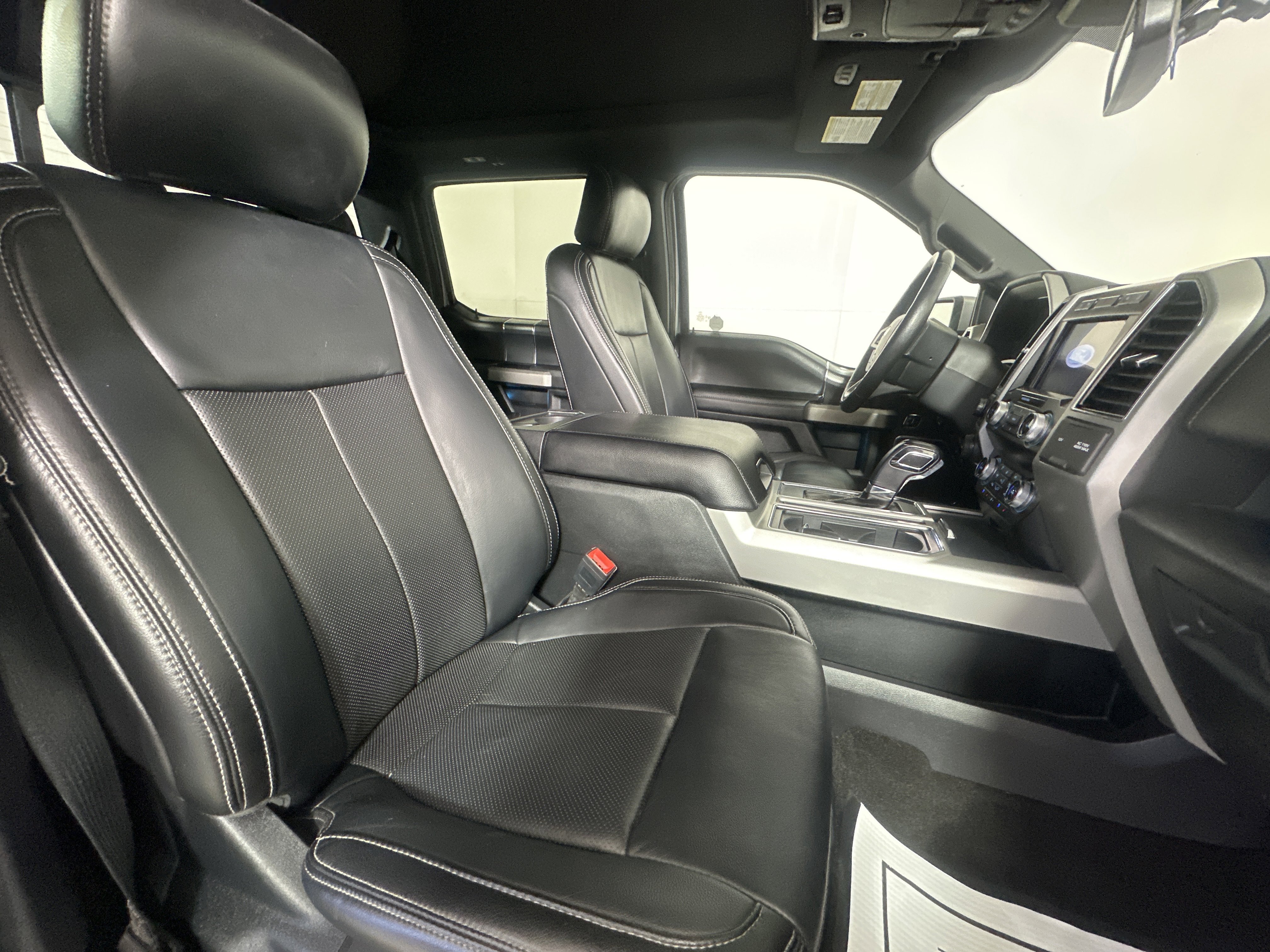 Used 2020 Silver Ford  image 27