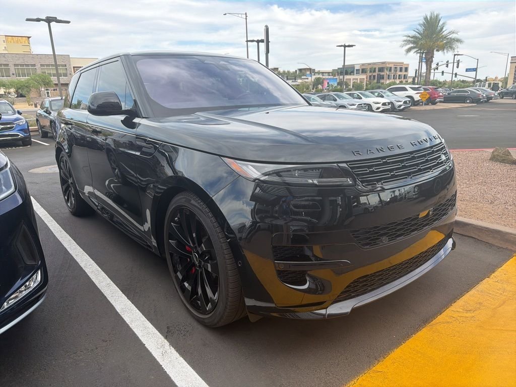 Used 2023 Santorini Black Metallic Land Rover SE Dynamic image 2
