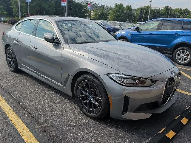 Used 2023 Gray BMW eDrive40 image 11