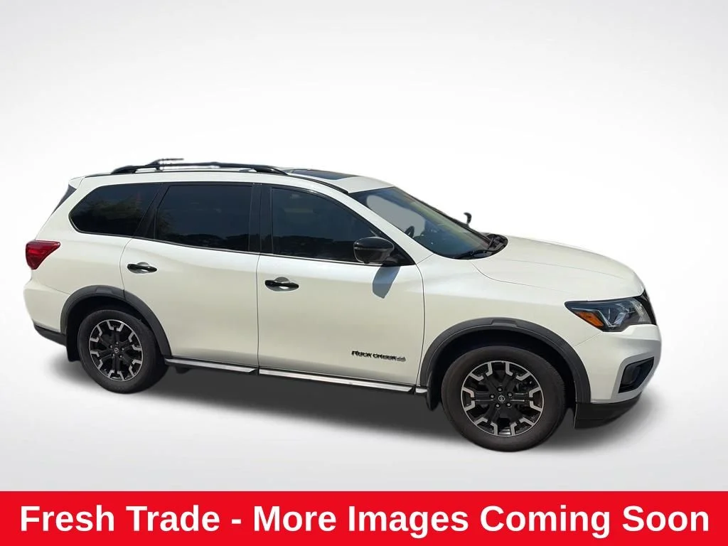 2020 Nissan Pathfinder SL 2WD's photo