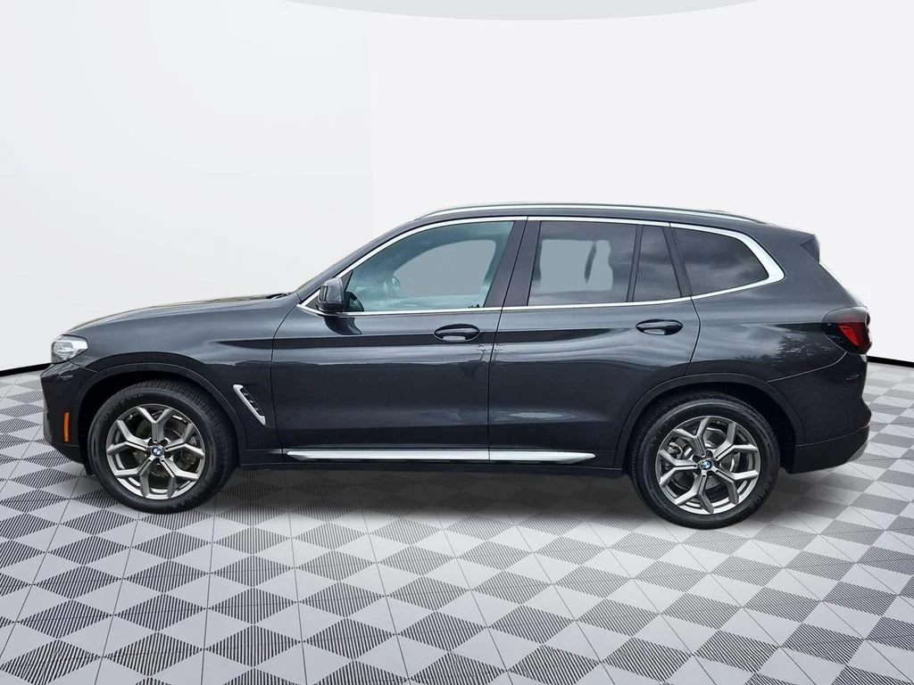 Used 2022 Dark Graphite Metallic BMW xDrive30i image 3