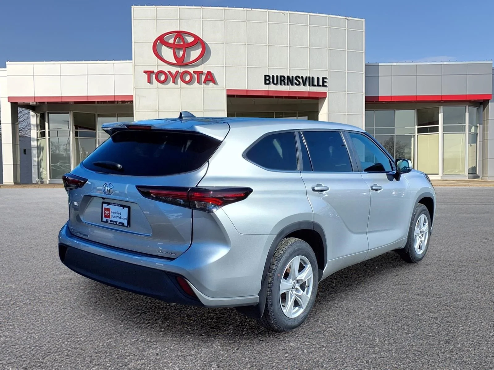 2024 Toyota Highlander LE - Photo 3
