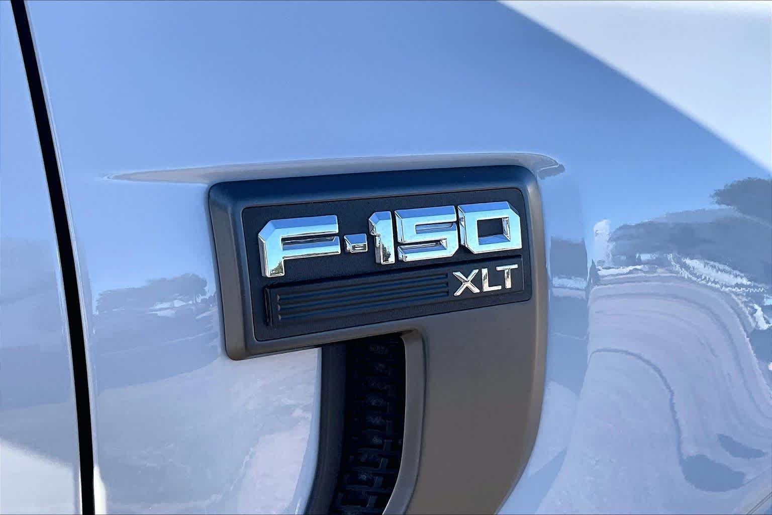 Used 2023 Avalanche Gray Ford XLT image 30